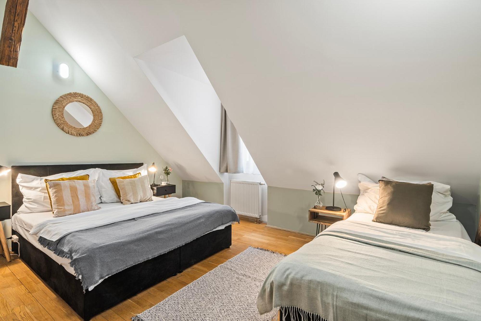 Charles Bridge Historical Apts By Michal&Friends Prague Ngoại thất bức ảnh