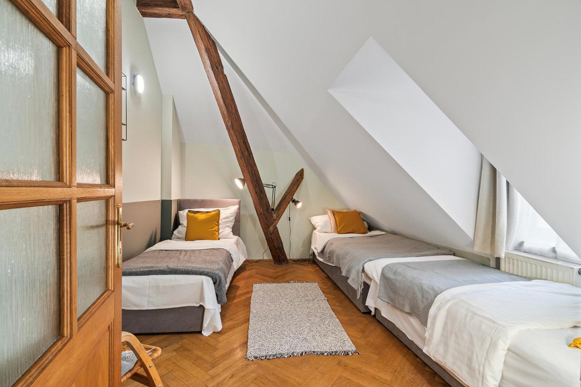 Charles Bridge Historical Apts By Michal&Friends Prague Ngoại thất bức ảnh