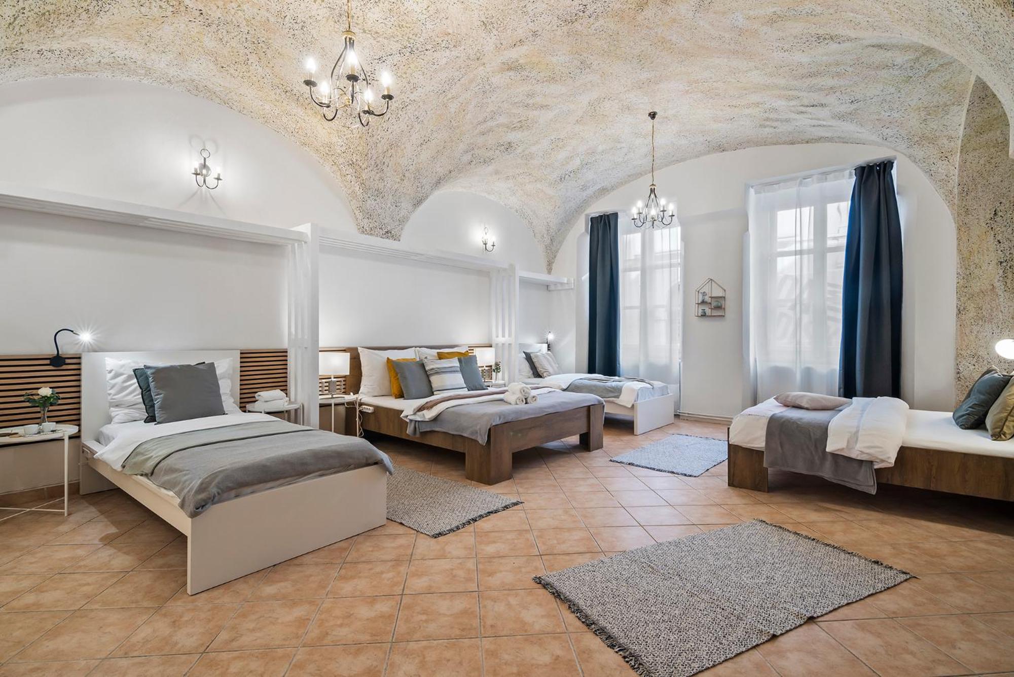 Charles Bridge Historical Apts By Michal&Friends Prague Ngoại thất bức ảnh